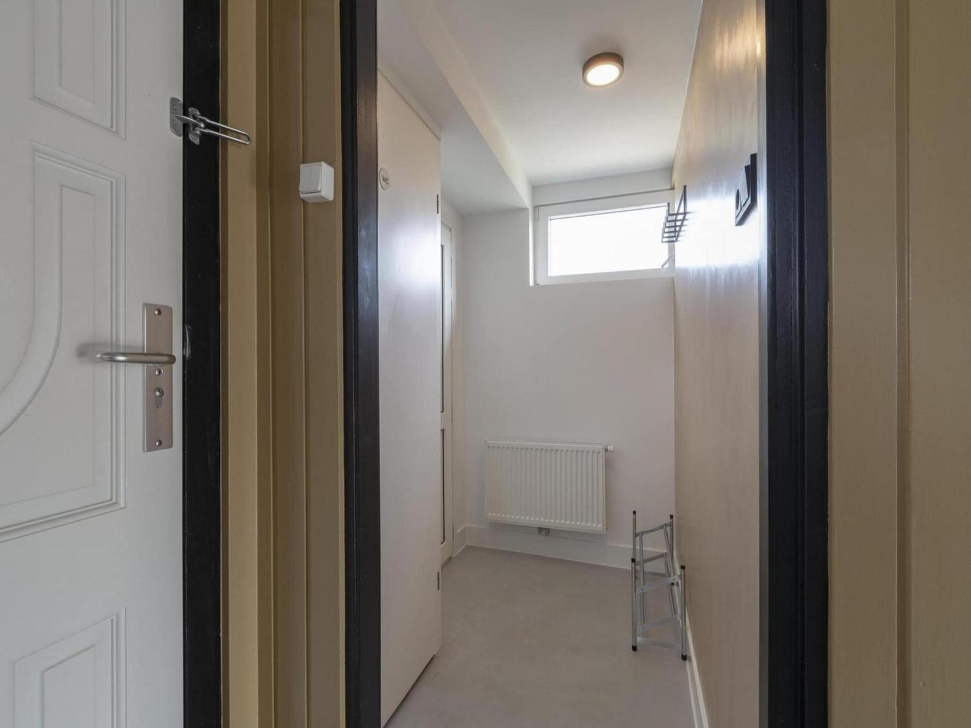 Attractive Bungalow With Modern Furnishings Sint Maartensvlotbrug Bagian luar foto