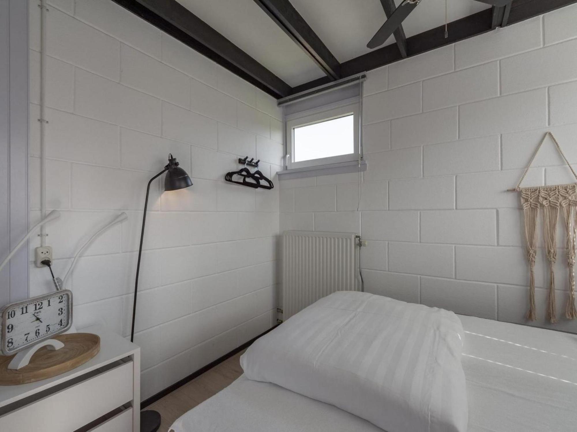 Attractive Bungalow With Modern Furnishings Sint Maartensvlotbrug Bagian luar foto